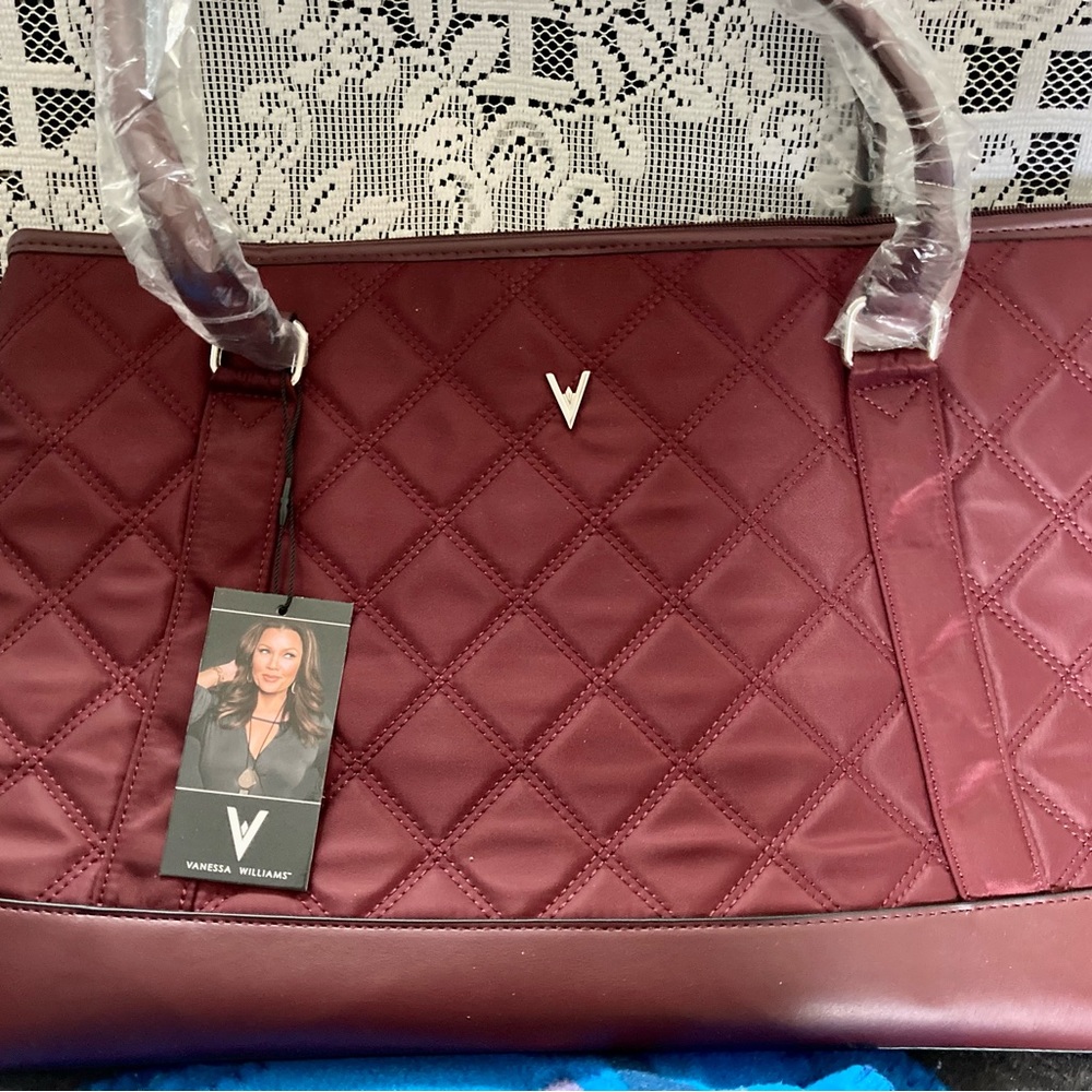🆕VANESSA WILLIAMS QUILTED LAPTOP TOTE. BEAUTIFUL BURGUNDY COLOR. DUST COVER INC